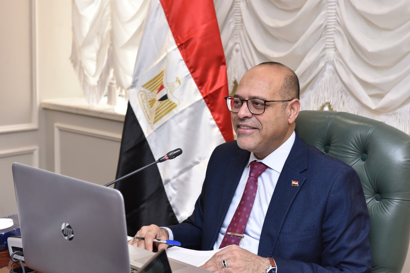 وزير القوى العامله 